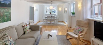 Apartment 'Omi Anni' with a view of the market square, Private Terrace and Wi-Fi