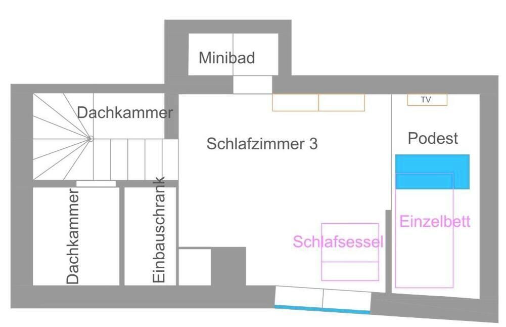 Grundriss eines Hotels mit Minibad, Fernseher, Podest und einem Raum mit der Aufschrift 'Schlafzimmer 3'.