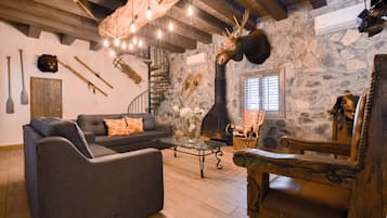 Smart TV, fireplace