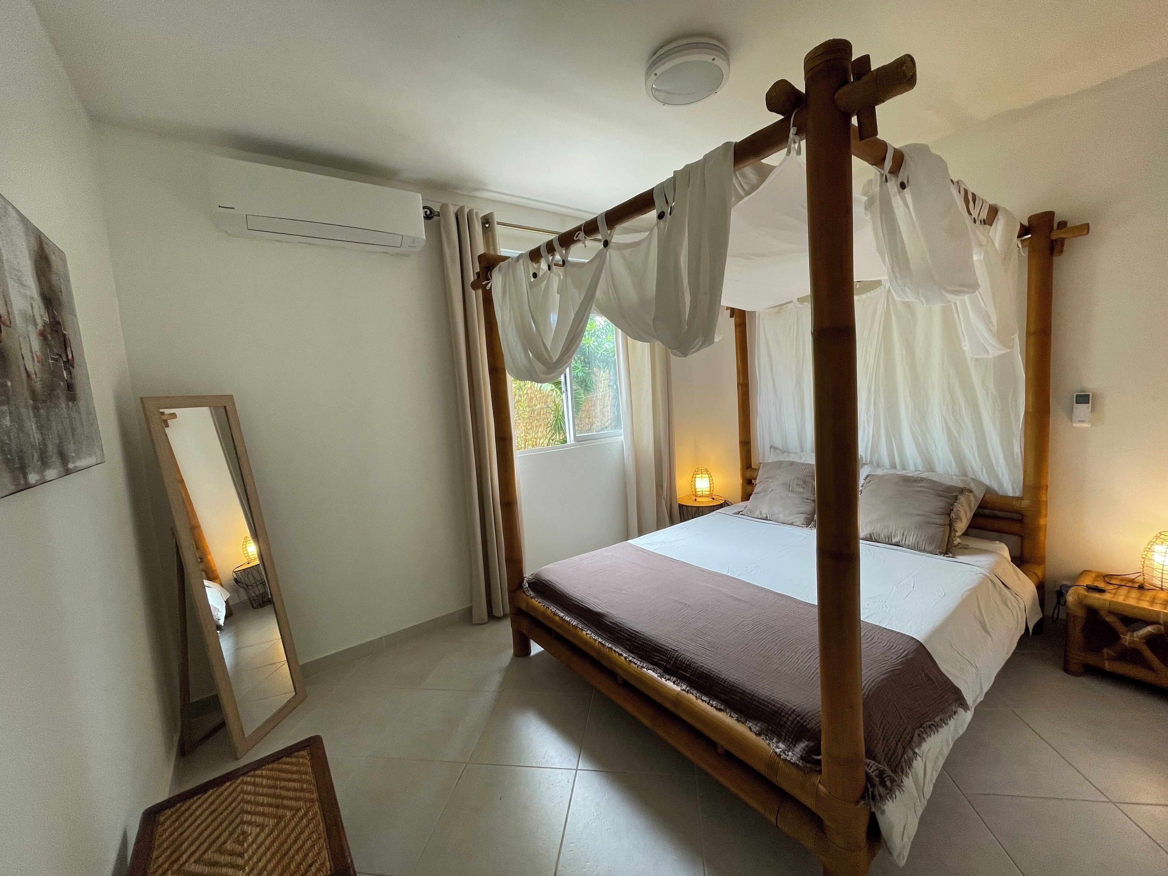 4 عدّة غرف نوم ومكواة/لوح كي وواي فاي وملاءات أسرّة