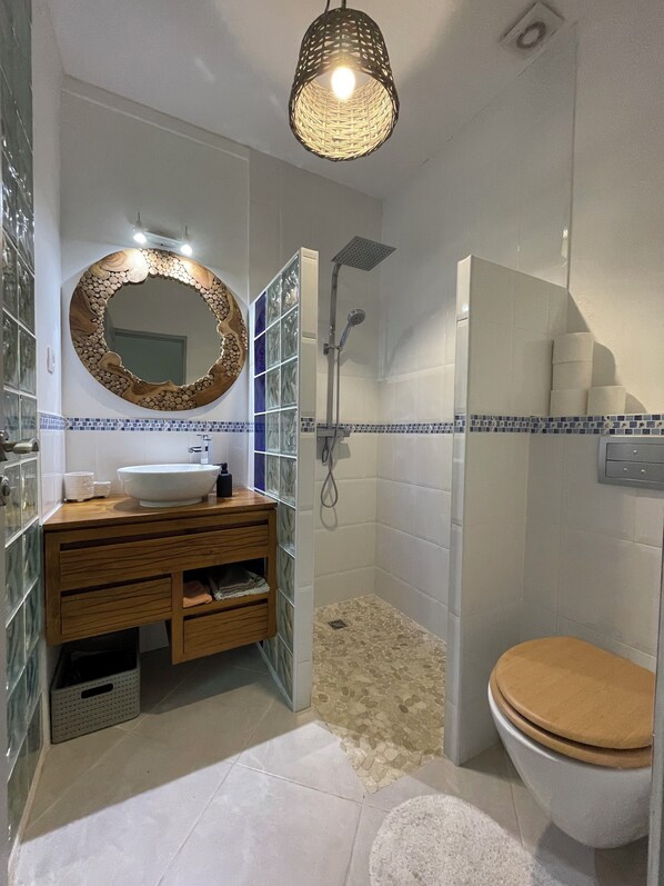Shower, hair dryer, towels, toilet paper