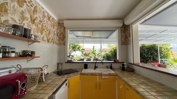 Micro-ondes, four, plaque de cuisson, lave-vaisselle