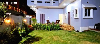 Private Garden Villa by Ganges. 2BK with beautiful Garden/Kitchen/Wi-Fi/Parking