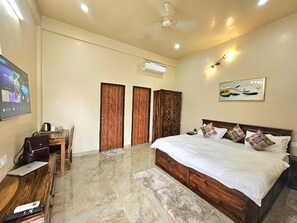 2 habitaciones, escritorio, tabla de planchar con plancha y wifi gratis