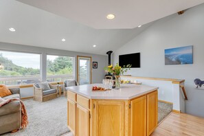 Interior - Ocean Views, Game Garage & Steps to Neahkahnie Beach | Bella Sol by AvantStay (Nehalem)