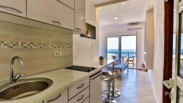 Apartment, Balcony, Sea View | Private kitchen | Mini-fridge, stovetop