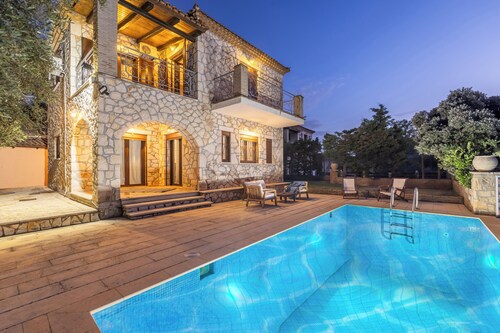 Aliki Villa - Country house with private swimming pool and view