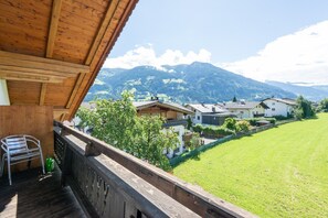 Property grounds - Apartment in Tyrol near Ski Lift (Fügen)