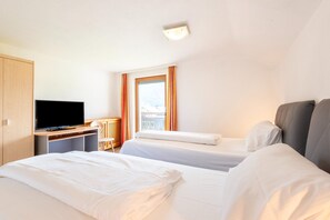 3 bedrooms, free WiFi - Apartment in Tyrol near Ski Lift (Fügen)