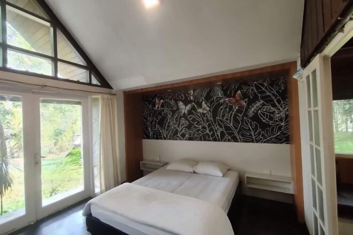 1 bedroom, desk, soundproofing, free WiFi