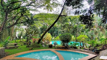 7 outdoor pools