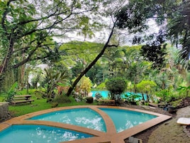 7 outdoor pools