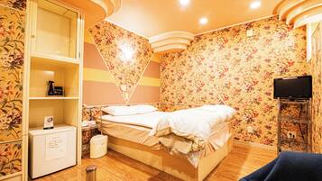 Basic Room | 1 bedroom, hypo-allergenic bedding, down comforters, free WiFi