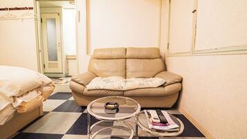 Basic Room | 1 bedroom, hypo-allergenic bedding, down comforters, free WiFi