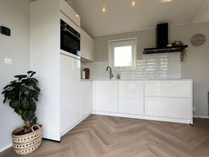 Køleskab, ovn, kogeplade, opvaskemaskine