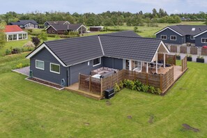 Exterior - Charming holiday home with many activities (Idestrup)