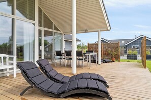 Outdoor dining - Charming holiday home with many activities (Idestrup)
