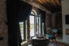 Luxury-Suite, Whirlpool | Wohnbereich