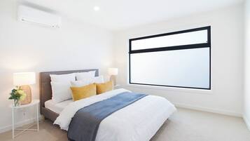 3 soverom, skrivebord, strykejern/-brett og wi-fi (inkludert)