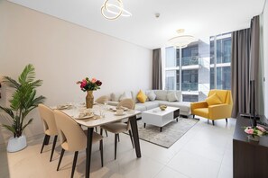 Interior - One Bedroom Apartment With Balcony -Burj Khalifa View (Dubai)