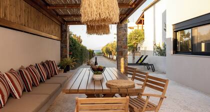 GEMM Beach House - Beachfront Apartment in Hersonissos