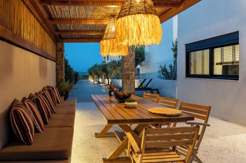 GEMM Beach House - Beachfront Apartment in Hersonissos