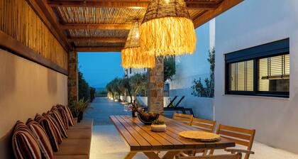 GEMM Beach House - Beachfront Apartment in Hersonissos