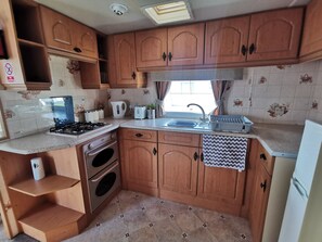 Chalet | Private kitchen | Fridge, oven, stovetop, electric kettle - Plum 2 Coral Beach Ingoldmells 3 bed 6 Berth (Skegness)
