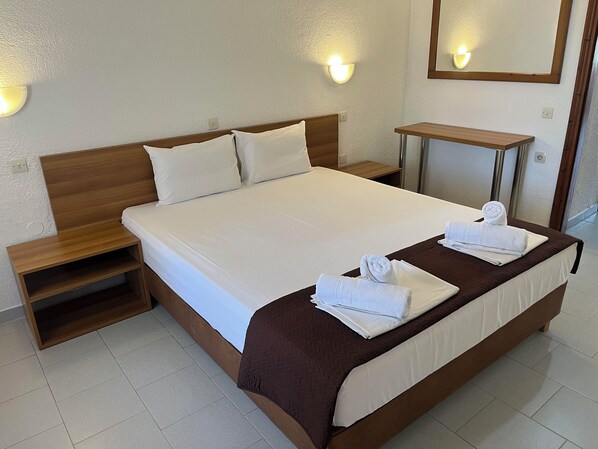 Dobbeltrom – basic, byutsikt | Wi-fi (inkludert)