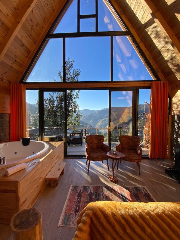 Perusbungalow, patio, vuoristonäköala | 1 makuuhuone, ilmainen Wi-Fi