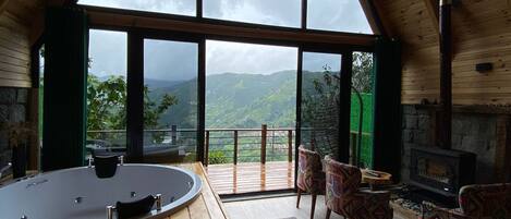 基础平房, 露台, 山景 | 起居区