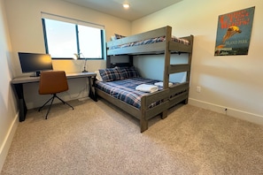 3 chambres, bureau, Wi-Fi gratuit, draps fournis