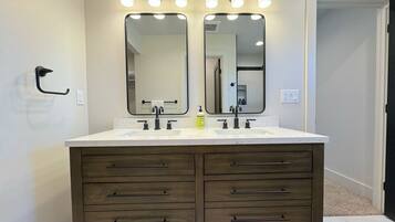 Hårføner og håndklær