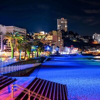 Una playa cerca, arena blanca