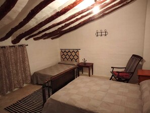 3 chambres, fer et planche à repasser, draps fournis