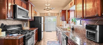 This house is a 3 bedroom(s), 2 bathrooms, located in Horizon City, TX.