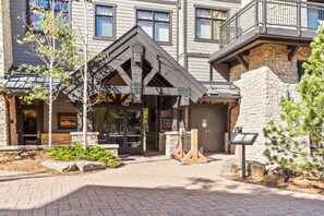Exterior detail - Scenic Slopeside Haven: The Snowmass Village Gem (Snowmass Village)