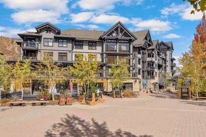 Deluxe Ski-In/Ski-out Haven in Snowmass Village