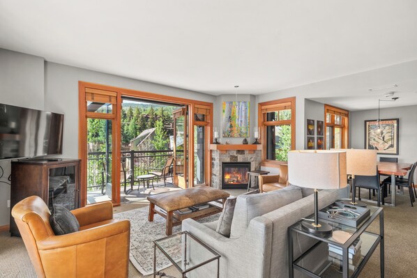 TV connectée, cheminée, lecteur de DVD