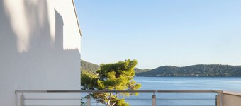 Charming 2-bedroom apartment with AC and WiFi in fabulous Pasadur, sandy beach.