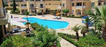 Cyprus Townhouse/ Queen Bed/ Pool/ Patio/air/freep