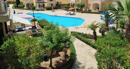 Cyprus Townhouse/ Queen Bed/ Pool/ Patio/air/freep