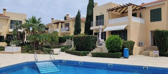 Cyprus Townhouse/ Queen Bed/ Pool/ Patio/air/freep