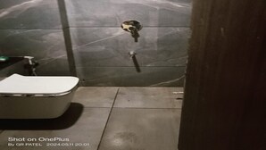 Dobbeltrom – deluxe, byutsikt | Bad