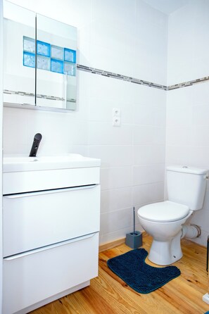 Hair dryer, towels, soap, toilet paper - 3-person air-conditioned studio with parking (Perpignan)