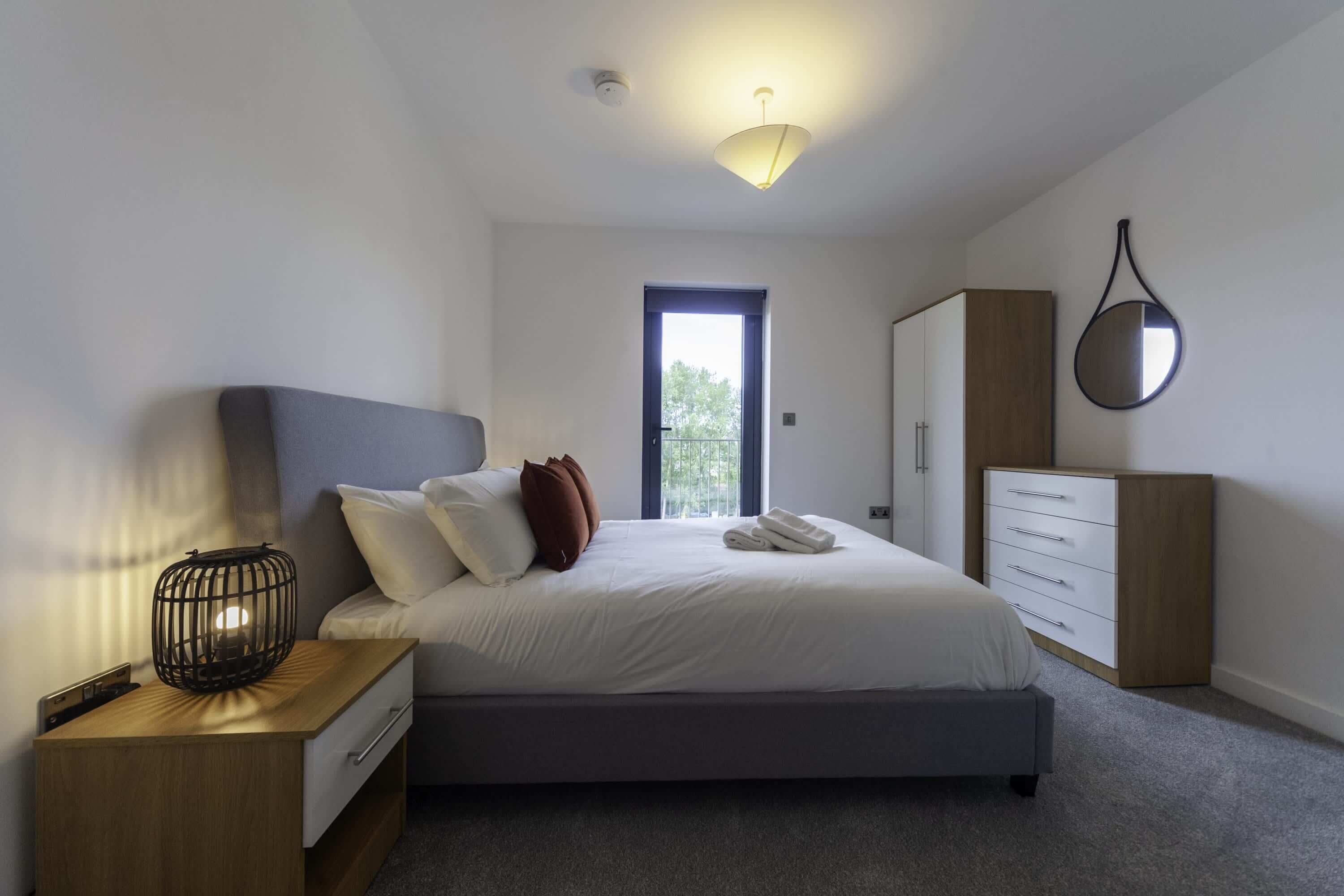 2 bedrooms, desk, iron/ironing board, WiFi