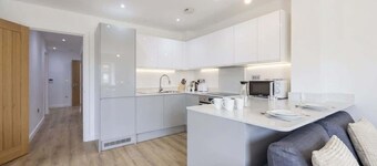 Central 2BR Ashford Flat with Fast Wi-Fi & Parking
