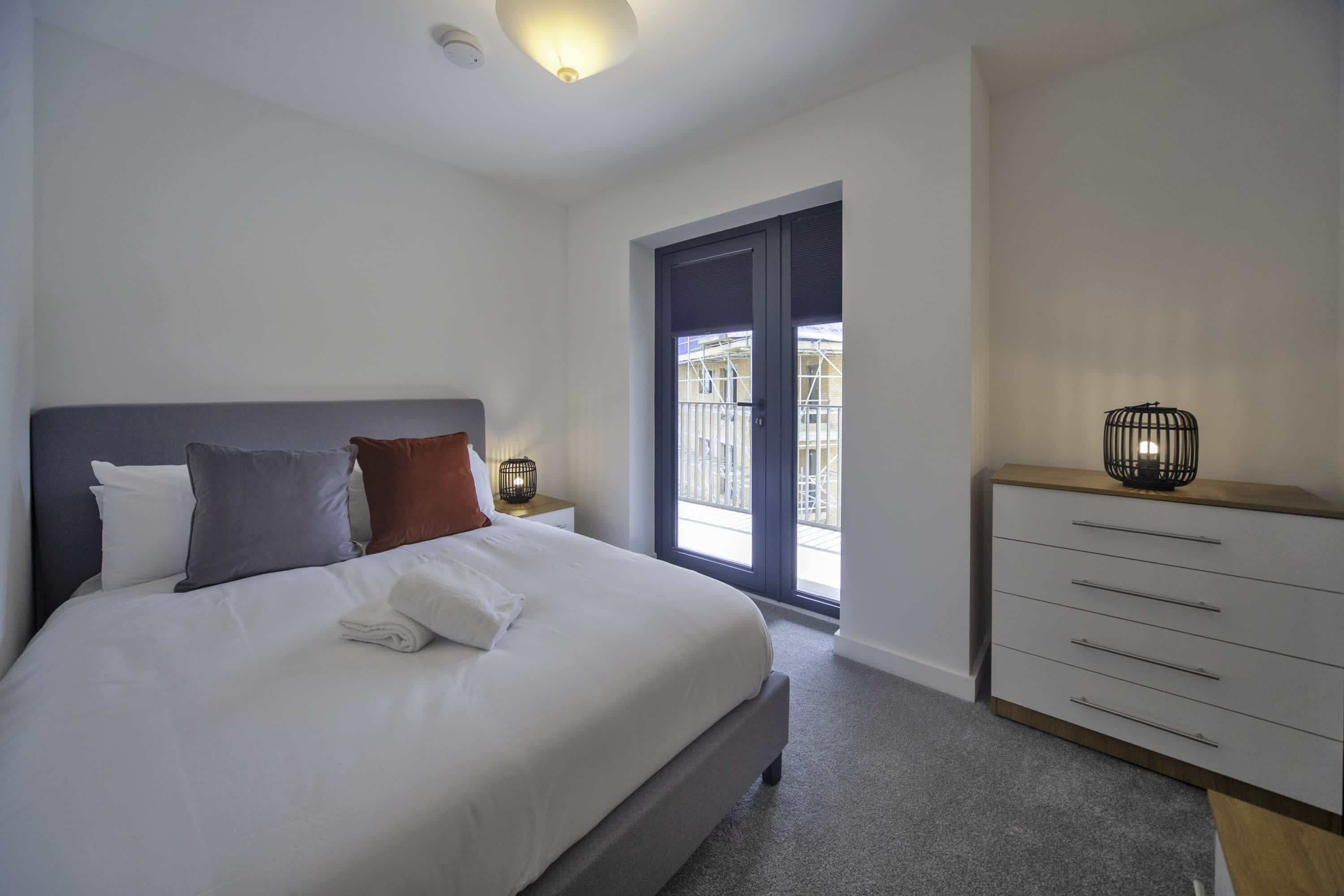 2 bedrooms, desk, iron/ironing board, WiFi