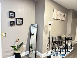 Apartment | Dining