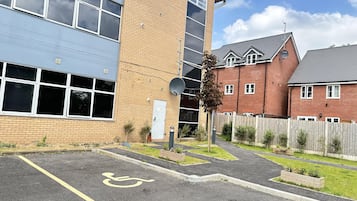 Apartment | Parking | Free self parking